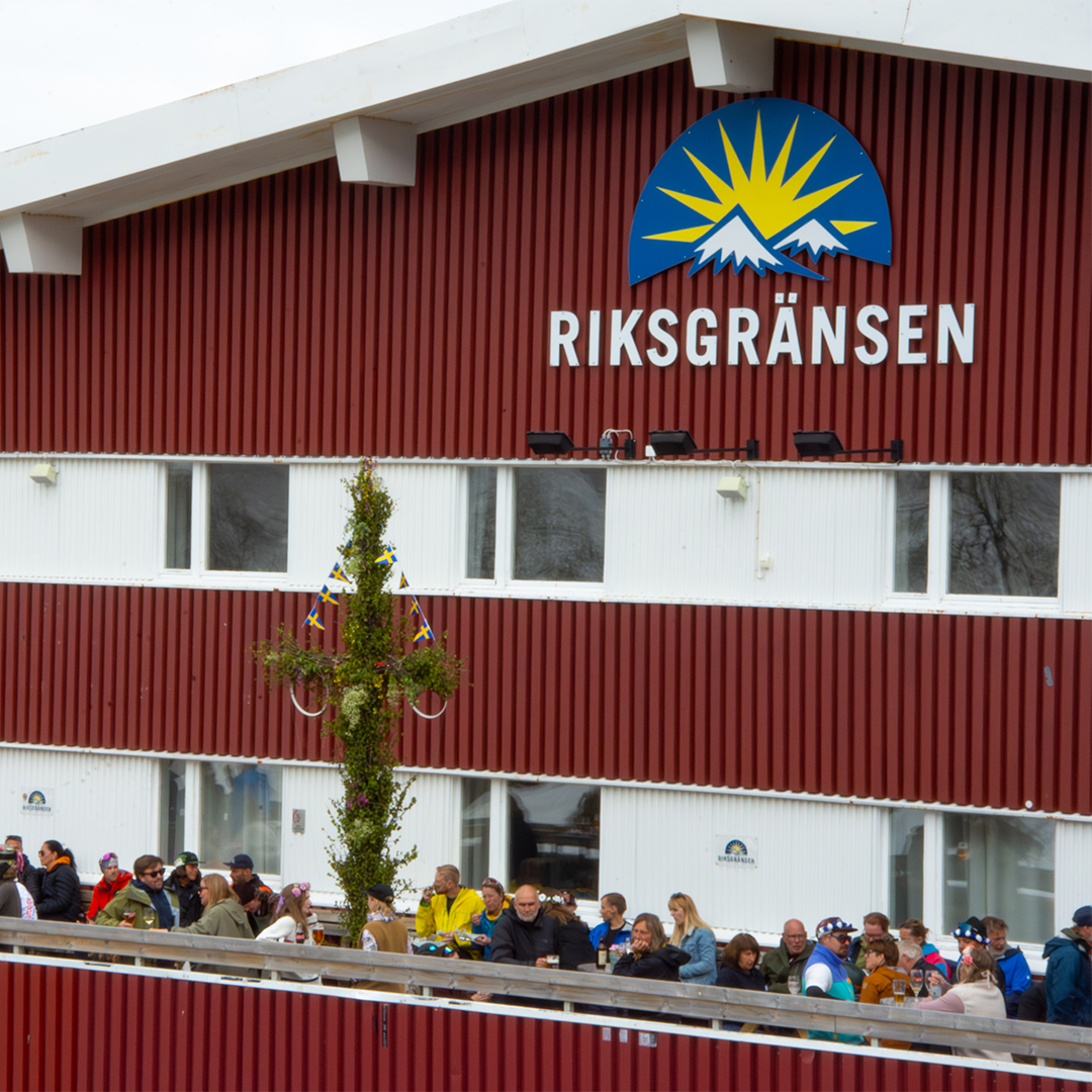 Midsommar i Riksgr&auml;nsen | Midnattsol, Skid&aring;kning & Pj&auml;xdans