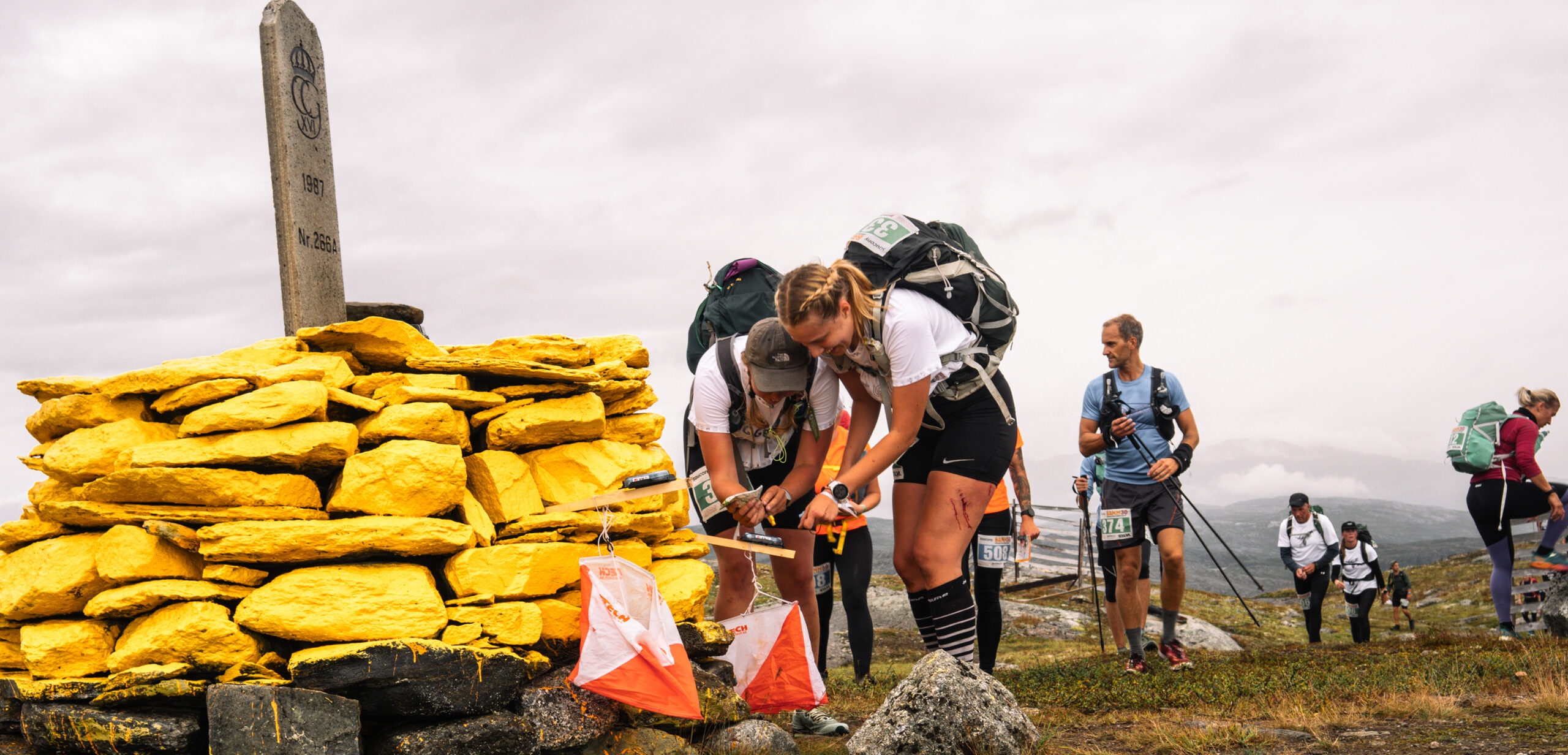 BAMM competitors visiting a mountain checkpoint in Riksgränsen